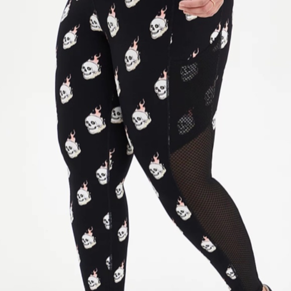 torrid Pants - TORRID- Performance Core Mesh Side Inserts Active Leggings - Size: 5x